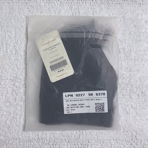 Black Fabletics Athleisure Set - Picture 2 of 15